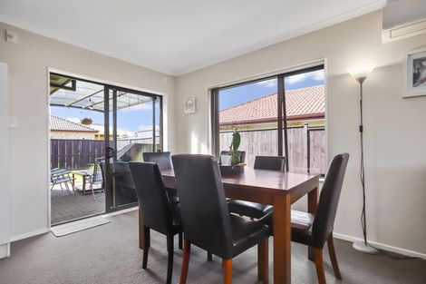 Photo of property in 16 Stellata Court, Randwick Park, Auckland, 2105