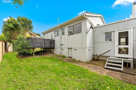 Photo of property in 1/307a Wairau Road, Totara Vale, Auckland, 0627