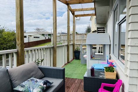 Photo of property in 16 Kirby Street, Glendene, Auckland, 0602