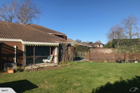 Photo of property in 17 Kingham Place, Avonhead, Christchurch, 8042