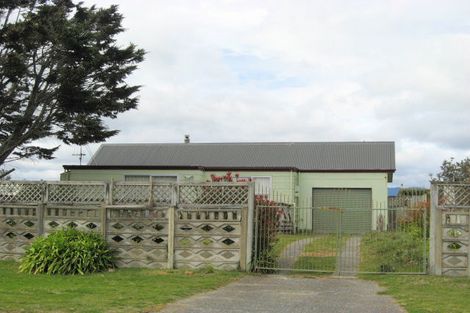 Photo of property in 22 Sarah Street, Waikawa Beach, Manakau, 5573