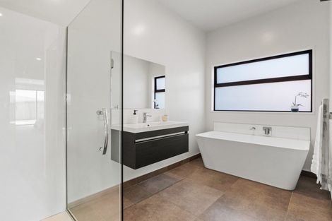 Photo of property in 22 Muster Road, Jacks Point, 9371