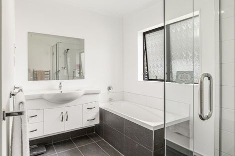 Photo of property in 1343 Kahikatea Flat Road, Kaukapakapa, 0871