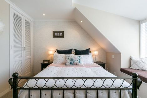 Photo of property in 247 Marine Parade, Napier South, Napier, 4110