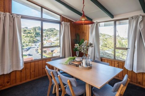 Photo of property in 117 Newlands Road, Newlands, Wellington, 6037