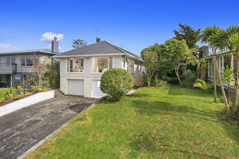 Photo of property in 8 Speedy Crescent, Hillcrest, Auckland, 0627