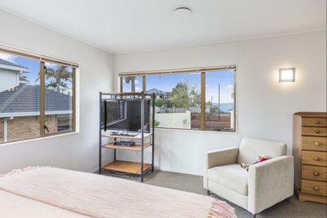 Photo of property in 13 Kahala Place, West Harbour, Auckland, 0618