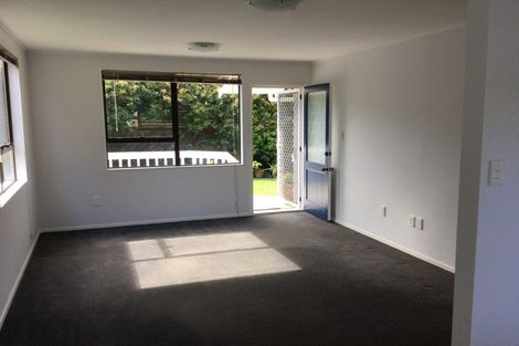 Photo of property in 1/7 Vardon Road, Green Bay, Auckland, 0604