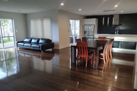 Photo of property in 21 Loughros Place, Pinehill, Auckland, 0632