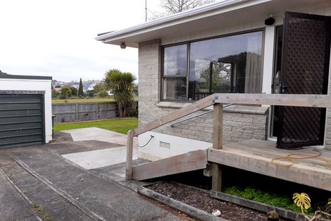 Photo of property in 2/33 Thorburn Avenue, Red Beach, 0932