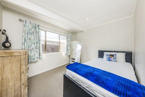 Photo of property in 2/1 Peguero Place, Totara Heights, Auckland, 2105