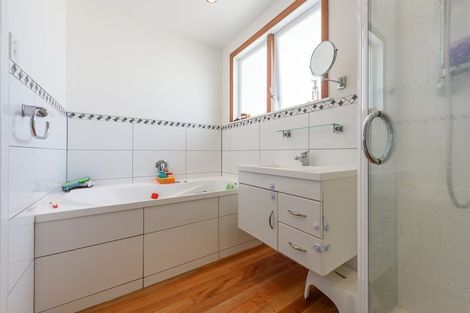 Photo of property in 43 Turville Crescent, Newlands, Wellington, 6037