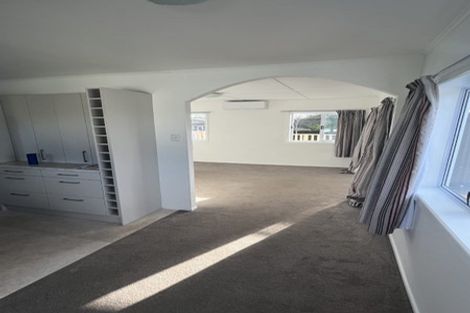 Photo of property in 27 Seaforth Avenue, Mangere Bridge, Auckland, 2022