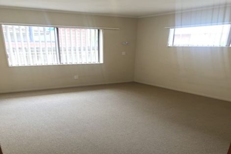 Photo of property in 1/1 Bass Street, West Harbour, Auckland, 0618