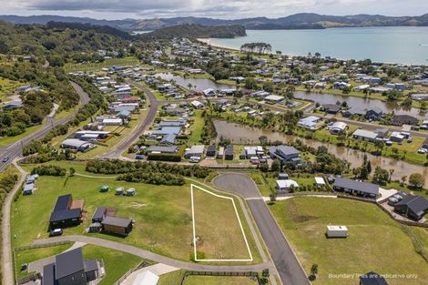 Photo of property in 2 Tinirau Place, Cooks Beach, 3591