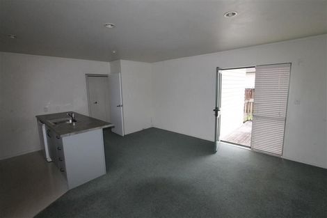 Photo of property in 5 Amberley Avenue, Te Atatu South, Auckland, 0610