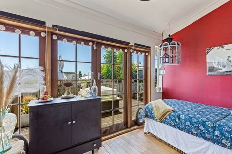 Photo of property in 16 Bulteel Street, New Plymouth, 4310