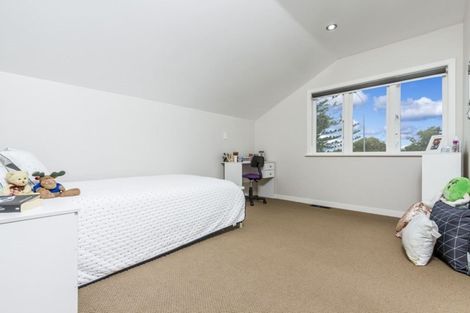 Photo of property in 22 Onewa Road, Northcote Point, Auckland, 0627