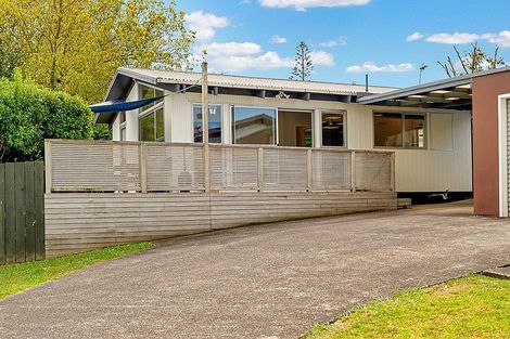 Photo of property in 3 Thomas Avenue, Te Atatu Peninsula, Auckland, 0610