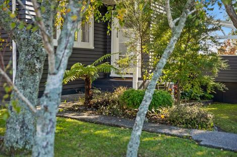 Photo of property in 37 Waimumu Road, Massey, Auckland, 0614