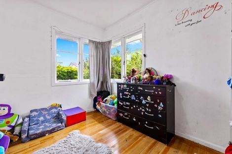 Photo of property in 48 Amberley Avenue, Te Atatu South, Auckland, 0610