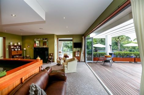 Photo of property in 537 South Road, Omata, New Plymouth, 4374