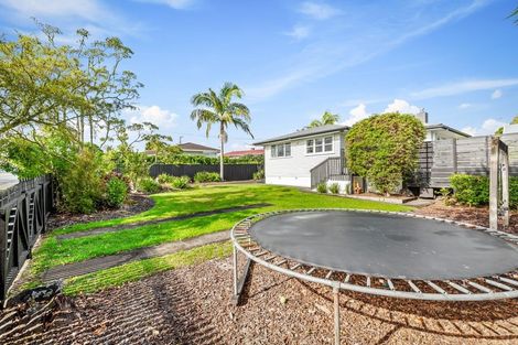 Photo of property in 1 Allington Road, Massey, Auckland, 0614