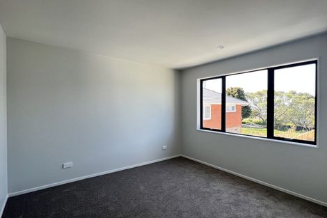 Photo of property in 1 Camelot Place, Glenfield, Auckland, 0629