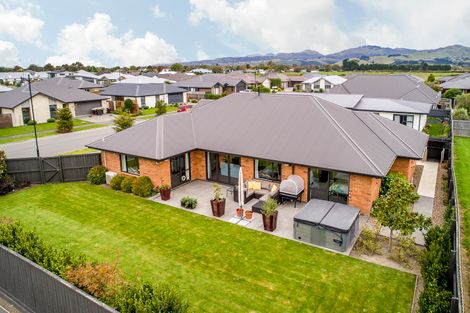 Photo of property in 17 Gosling Crescent, Halswell, Christchurch, 8025