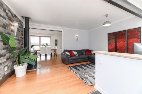 Photo of property in 43 Knightsbridge Drive, Forrest Hill, Auckland, 0620