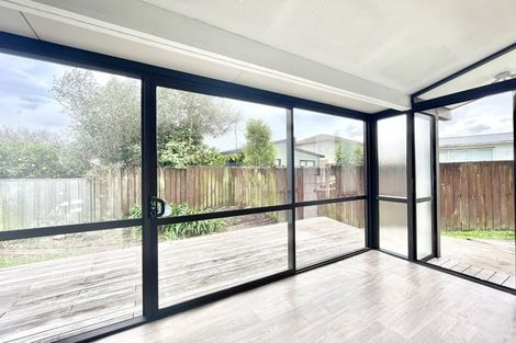 Photo of property in 1/17 Orchid Place, Te Atatu South, Auckland, 0610