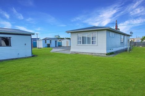 Photo of property in 23 Pratt Avenue, Foxton Beach, Foxton, 4815