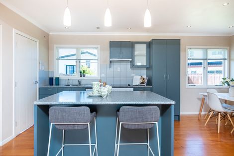 Photo of property in 47 Hereford Street, Te Atatu Peninsula, Auckland, 0610