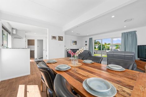 Photo of property in 15 Escort Grove, Awapuni, Palmerston North, 4412