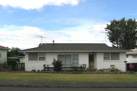 Photo of property in 32 Harmel Road, Glendene, Auckland, 0602