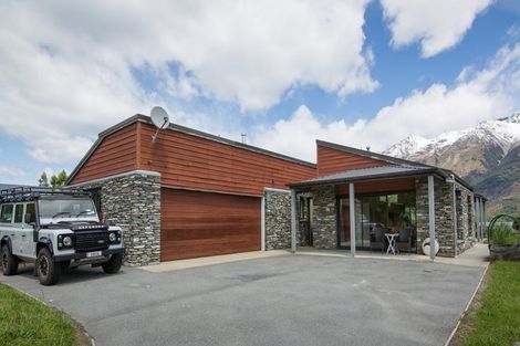 Photo of property in 33 Benmore Place, Glenorchy, 9372