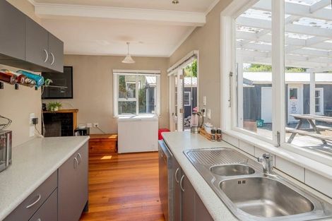 Photo of property in 31 Hemara Street, Waikanae Beach, Waikanae, 5036