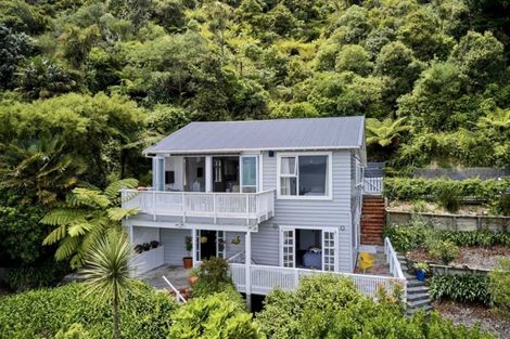 Photo of property in 3 Mackenzie Road, Eastbourne, Lower Hutt, 5013