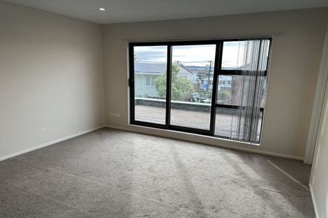 Photo of property in 3b Crystal Avenue, Glendene, Auckland, 0602