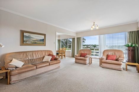 Photo of property in 20 Chivalry Road, Glenfield, Auckland, 0629