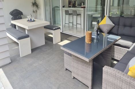 Photo of property in 16 Egmont Street, Patea, 4520