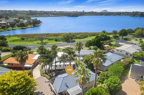 Photo of property in 190 Welcome Bay Road, Welcome Bay, Tauranga, 3112