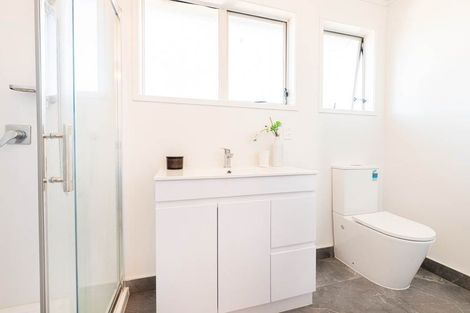 Photo of property in 8 Lisa Rise, Half Moon Bay, Auckland, 2012