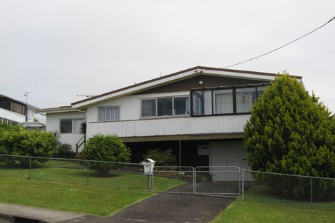 Photo of property in 2 Ladies Mile, Manly, Whangaparaoa, 0930