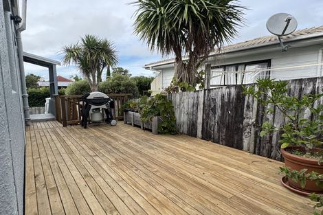 Photo of property in 1/2 Riverview Road, New Lynn, Auckland, 0600