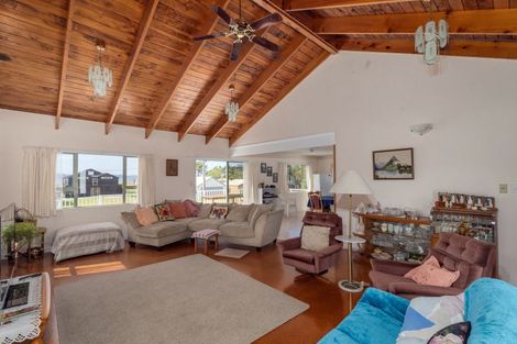 Photo of property in 42 Banks Street, Cooks Beach, Whitianga, 3591