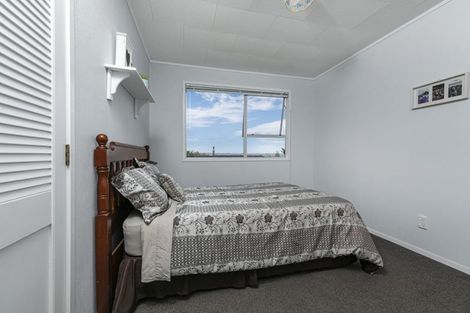 Photo of property in 9 Denver Avenue, Sunnyvale, Auckland, 0612