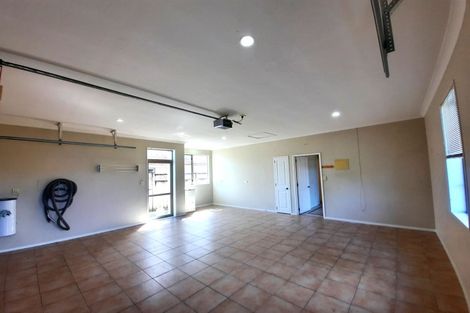 Photo of property in 69 Middlefield Drive, East Tamaki Heights, Auckland, 2016