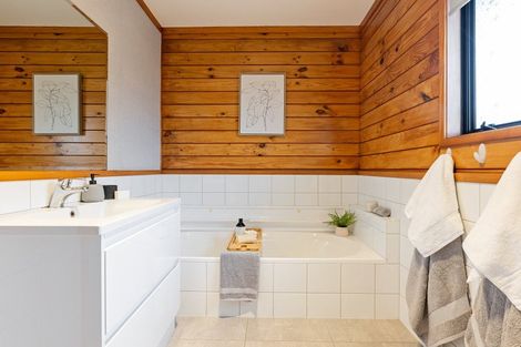 Photo of property in 1 Beadle Place, St Andrews, Hamilton, 3200