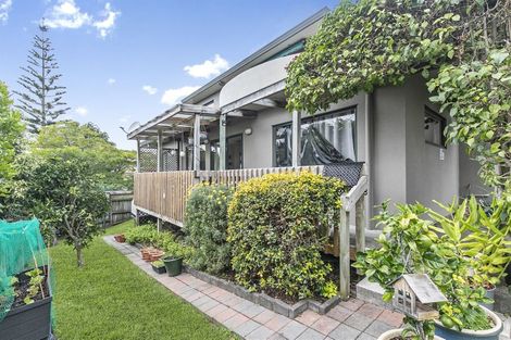 Photo of property in 8 Carl Place, Unsworth Heights, Auckland, 0632